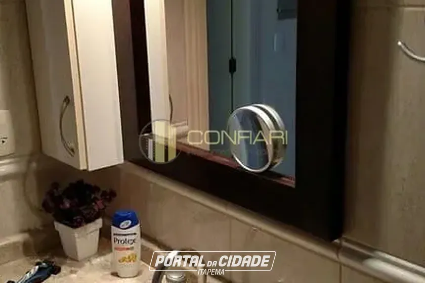Apartamento &agrave; venda - 130m&sup2; - Meia Praia