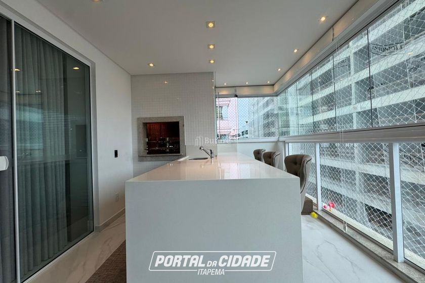 Apartamento &agrave; venda - 142m&sup2; - Meia Praia