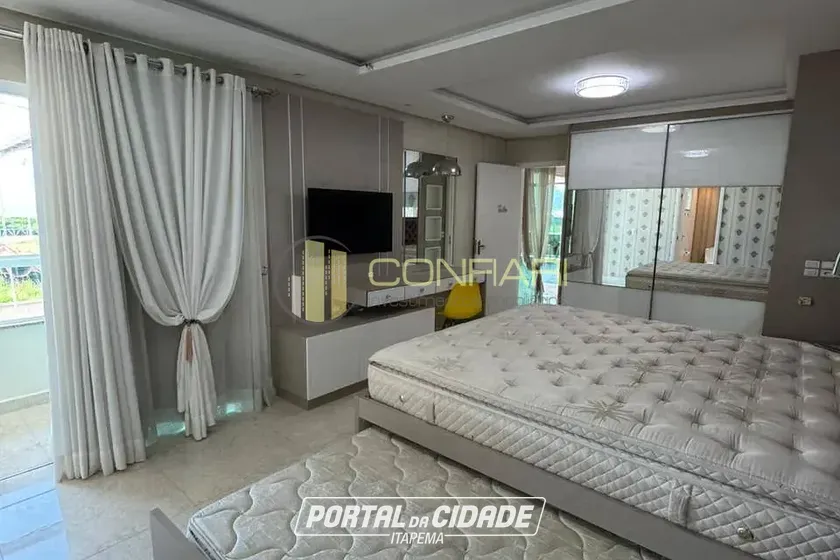 Casa &agrave; venda - 340m&sup2; - Meia Praia
