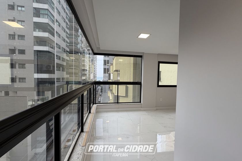 Apartamento &agrave; venda - 102m&sup2; - Meia Praia