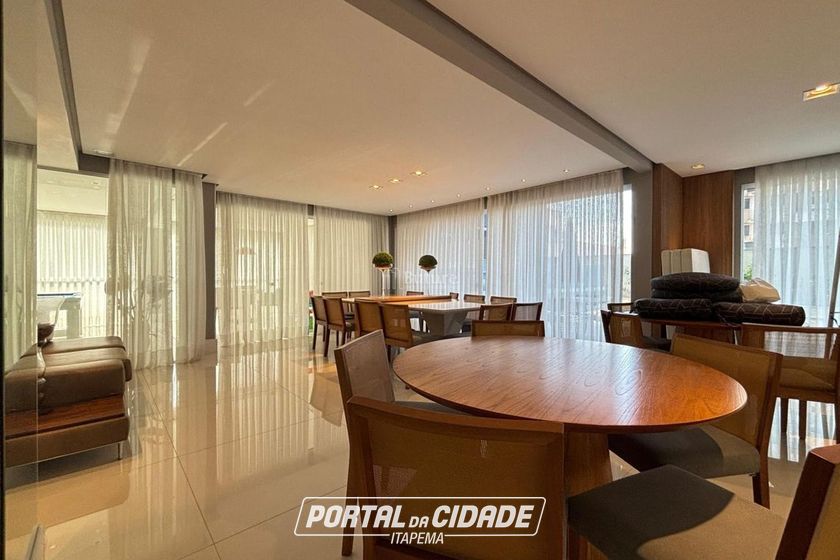 Apartamento &agrave; venda - 146m&sup2; - Meia Praia