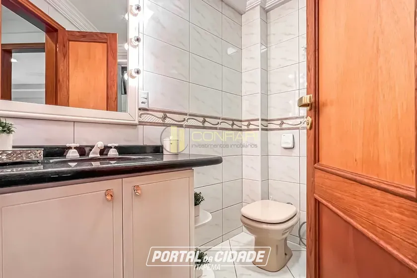 Apartamento &agrave; venda - 110m&sup2; - Meia Praia