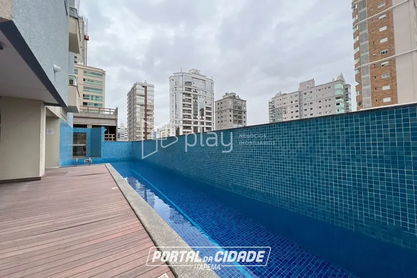 Apartamento &agrave; venda - 145m&sup2; - Meia Praia