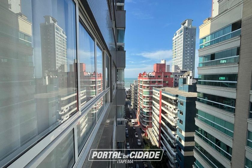 Apartamento &agrave; venda - 146m&sup2; - Meia Praia