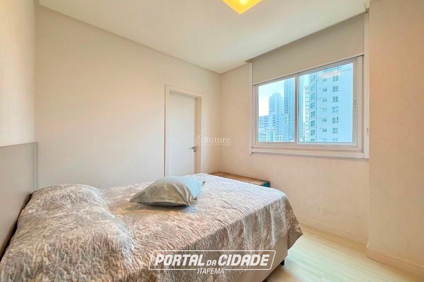 Apartamento &agrave; venda - 135m&sup2; - Meia Praia