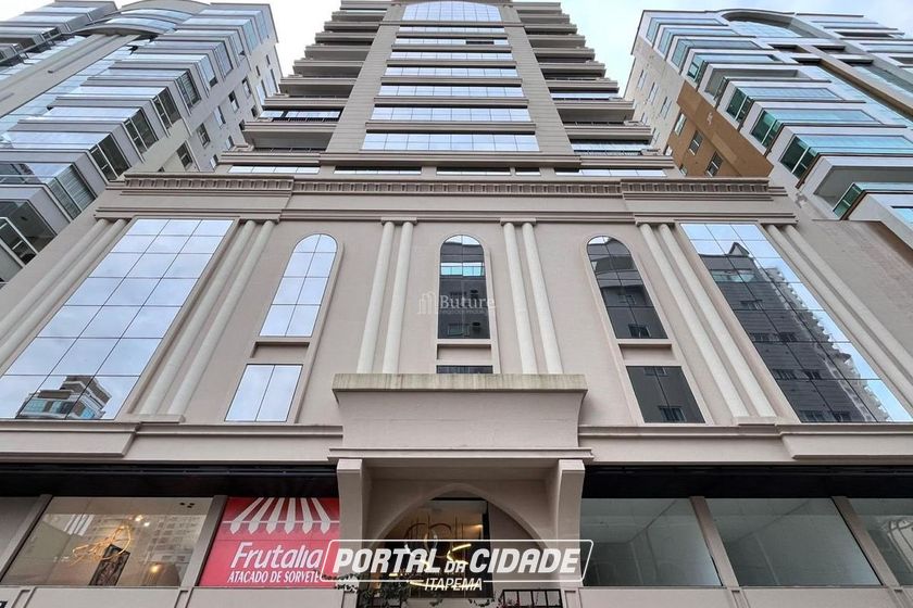 Apartamento &agrave; venda - 125m&sup2; - Meia Praia