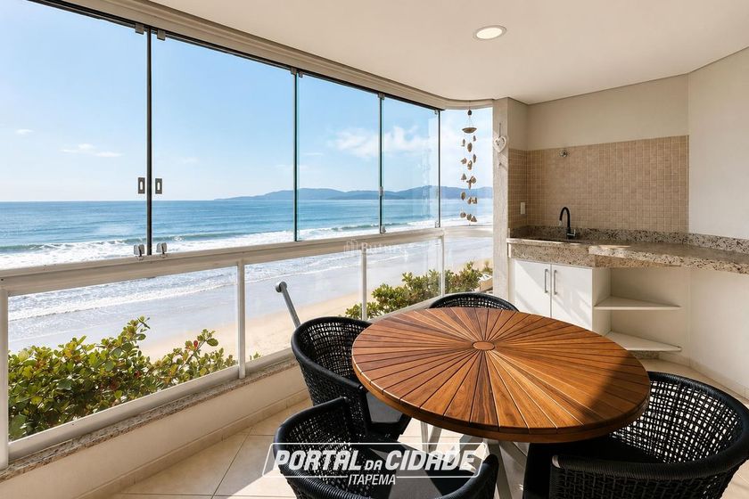 Apartamento &agrave; venda - 170m&sup2; - Meia Praia