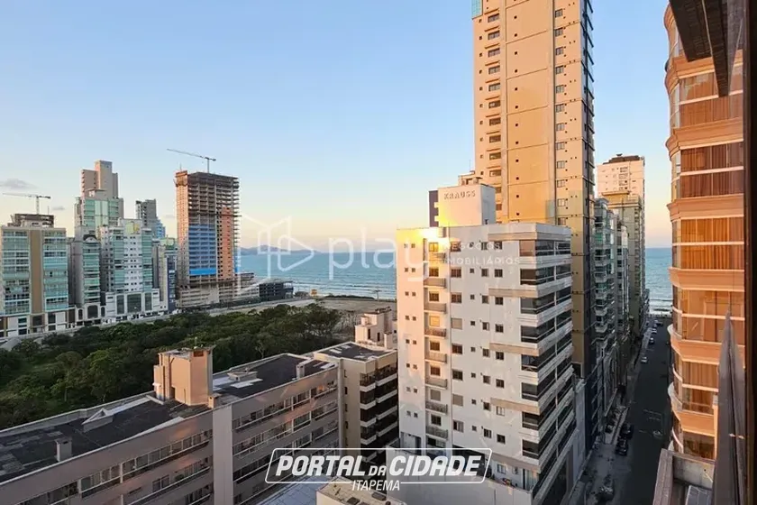 Apartamento &agrave; venda - 127m&sup2; - Meia Praia