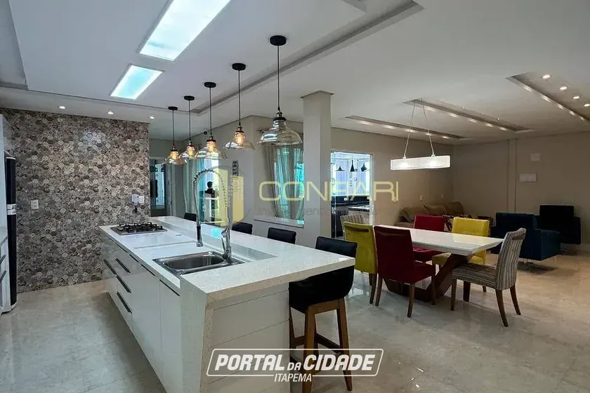 Casa &agrave; venda - 340m&sup2; - Meia Praia