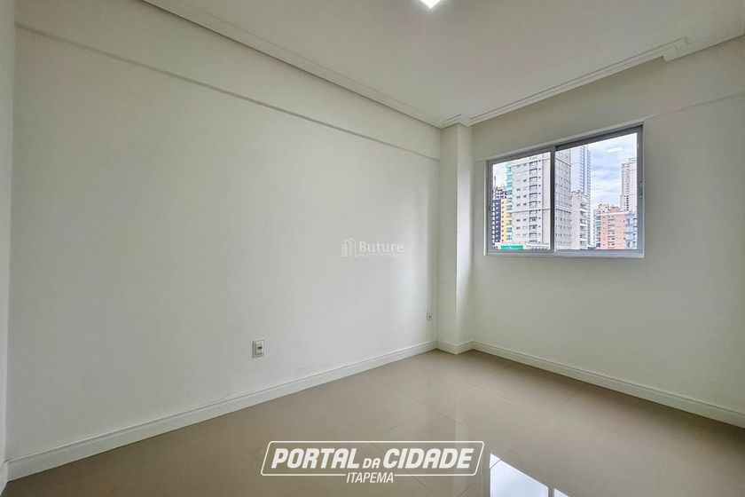 Apartamento &agrave; venda - 95m&sup2; - Meia Praia