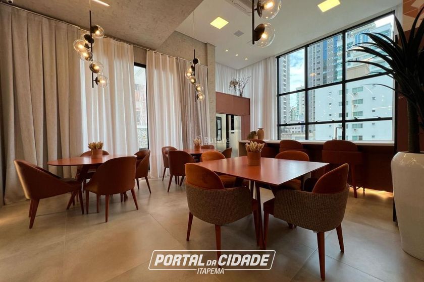 Apartamento &agrave; venda - 162m&sup2; - Meia Praia