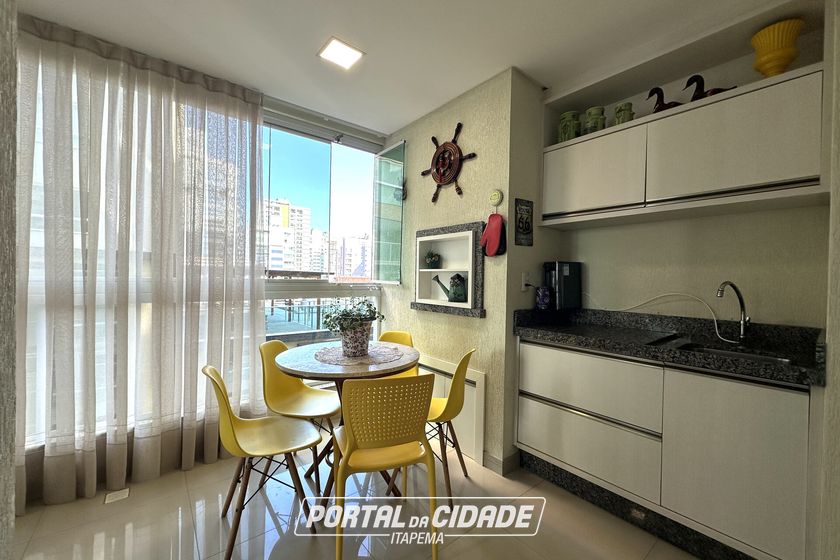 Apartamento &agrave; venda - 122m&sup2; - Meia Praia