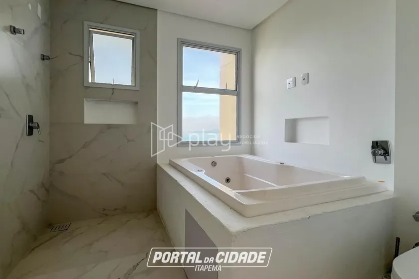 Apartamento &agrave; venda - 160m&sup2; - Meia Praia