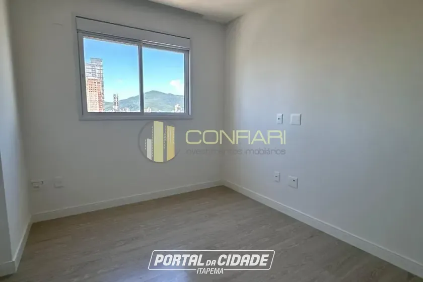 Apartamento &agrave; venda - 116m&sup2; - Meia Praia