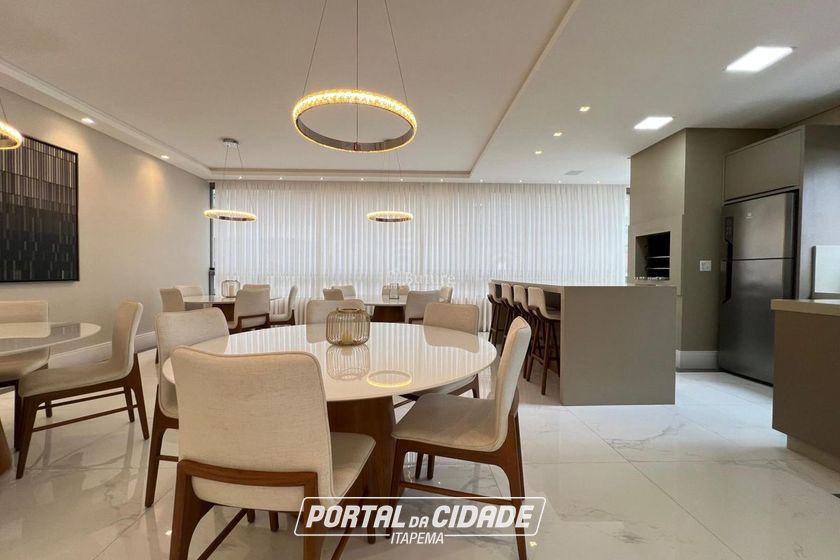 Apartamento &agrave; venda - 198m&sup2; - Meia Praia