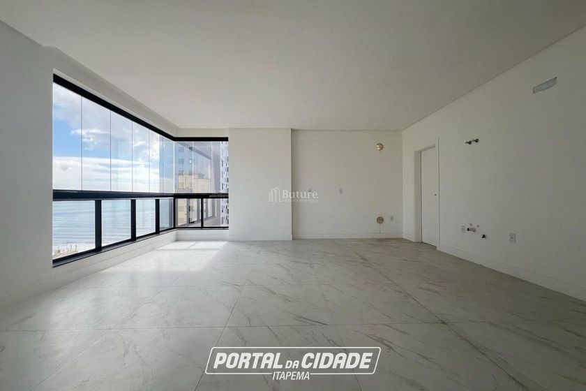 Apartamento &agrave; venda - 129m&sup2; - Meia Praia