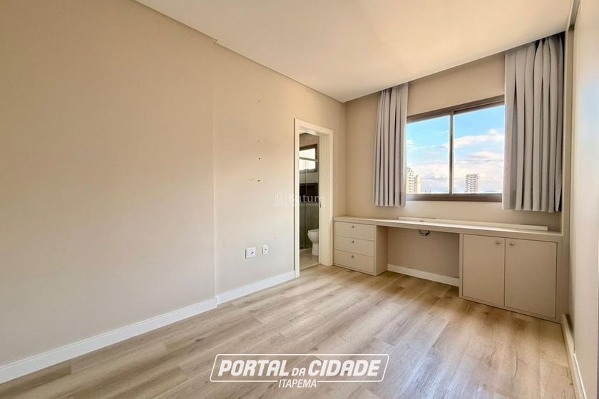 Apartamento &agrave; venda - 114m&sup2; - Meia Praia