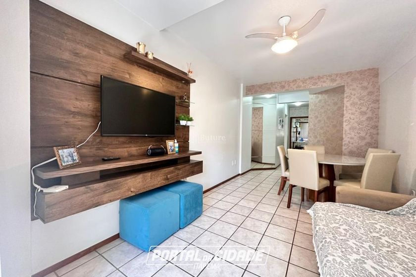 Apartamento &agrave; venda - 120m&sup2; - Meia Praia