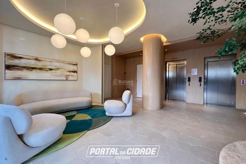 Apartamento &agrave; venda - 130m&sup2; - Meia Praia
