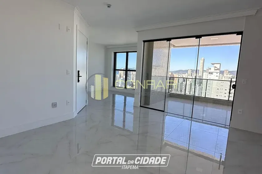 Apartamento &agrave; venda - 135m&sup2; - meia praia