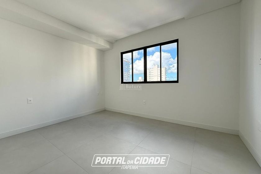 Apartamento &agrave; venda - 140m&sup2; - Meia Praia