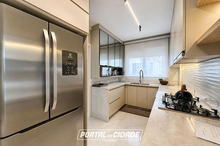 Apartamento &agrave; venda - 145m&sup2; - Meia Praia