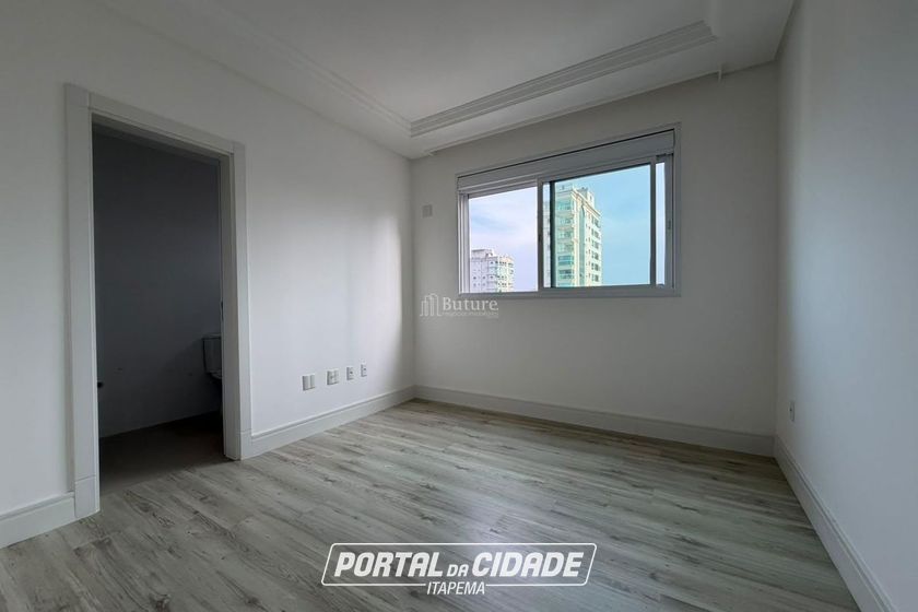 Apartamento &agrave; venda - 125m&sup2; - Meia Praia