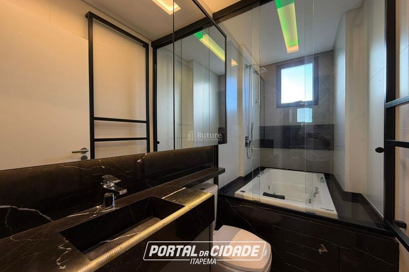 Apartamento &agrave; venda - 162m&sup2; - Meia Praia