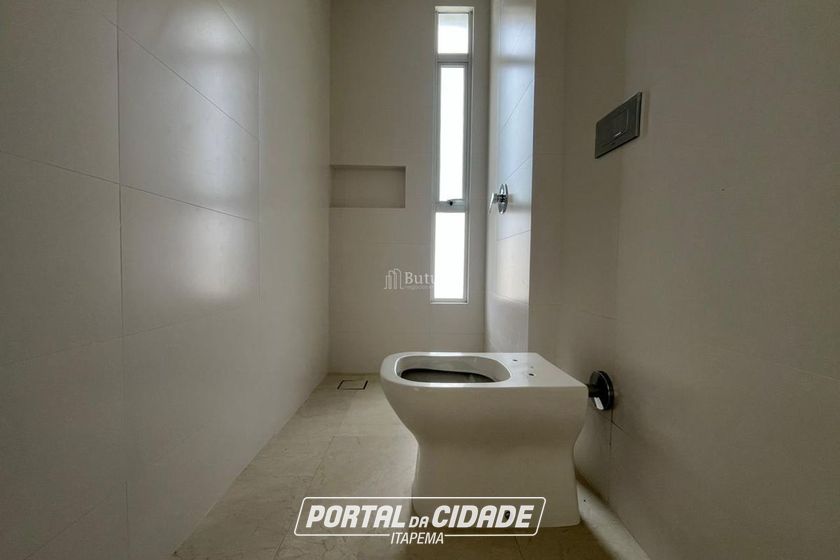 Apartamento &agrave; venda - 132m&sup2; - Meia Praia