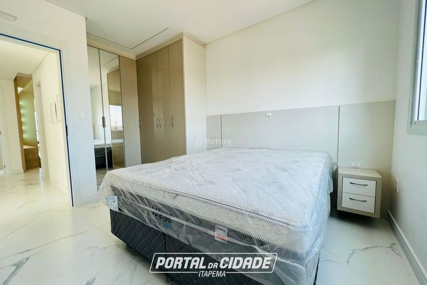 Apartamento &agrave; venda - 117m&sup2; - Meia Praia