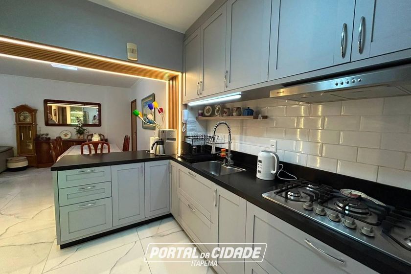 Apartamento &agrave; venda - 147m&sup2; - Meia Praia