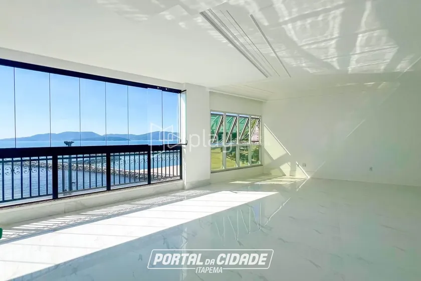 Apartamento &agrave; venda - 140m&sup2; - Meia Praia
