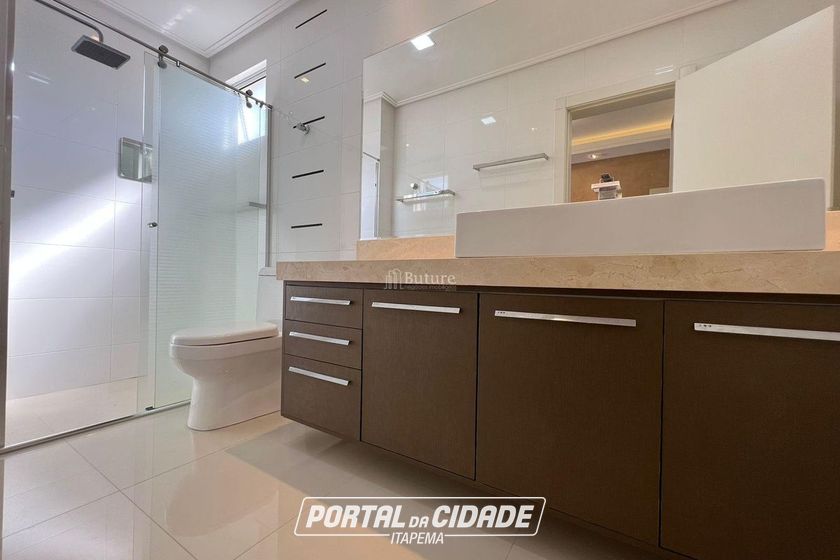 Apartamento &agrave; venda - 178m&sup2; - Meia Praia