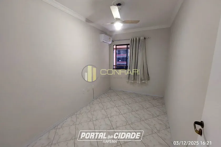 Apartamento &agrave; venda - 117m&sup2; - Meia Praia