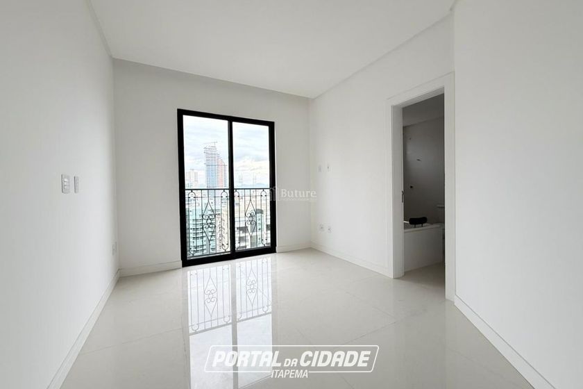 Apartamento &agrave; venda - 200m&sup2; - Meia Praia