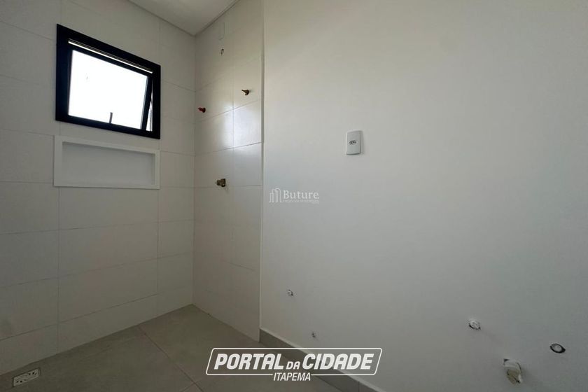 Apartamento &agrave; venda - 95m&sup2; - Meia Praia