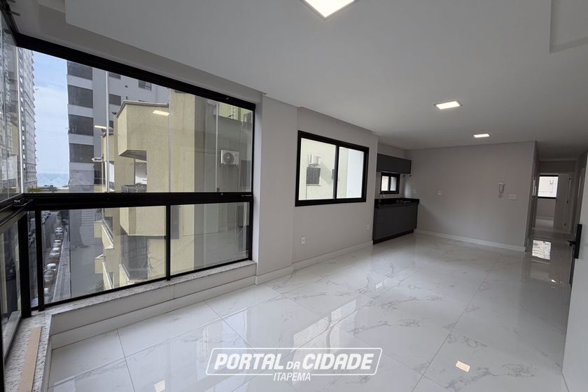 Apartamento &agrave; venda - 102m&sup2; - Meia Praia