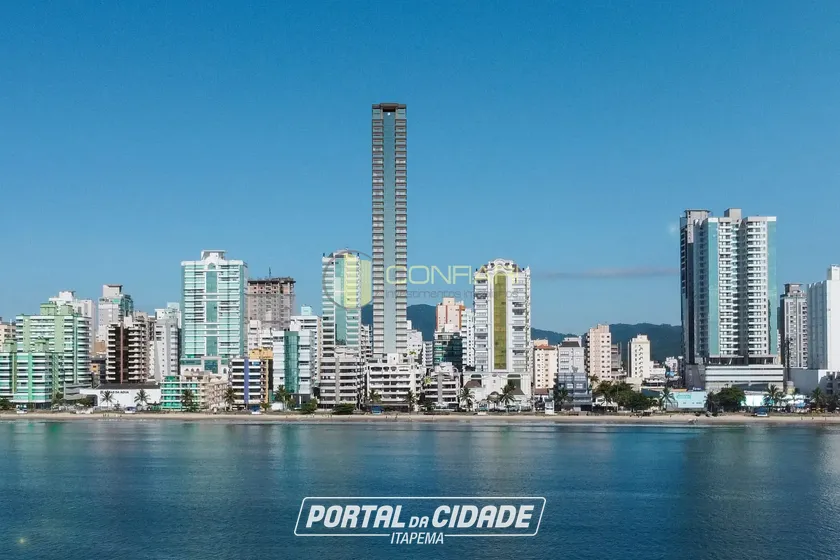 Apartamento &agrave; venda - 190m&sup2; - Meia Praia