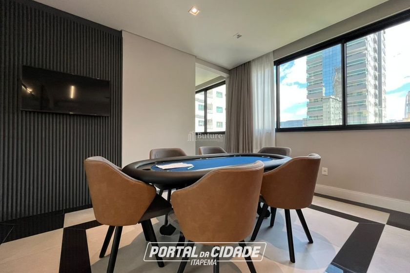 Apartamento &agrave; venda - 137m&sup2; - Meia Praia