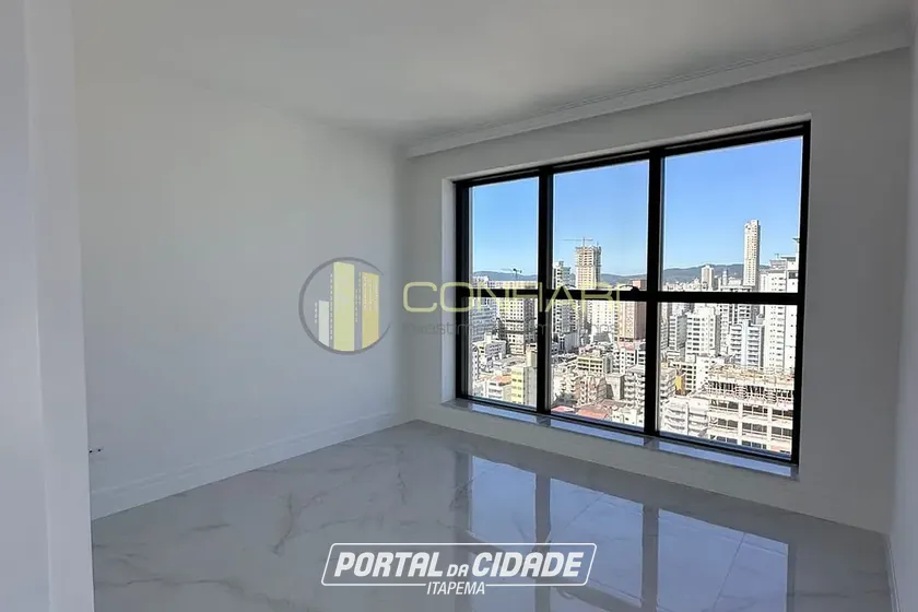 Apartamento &agrave; venda - 135m&sup2; - meia praia