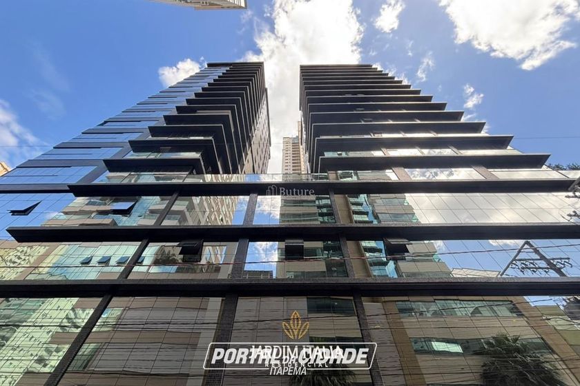 Apartamento &agrave; venda - 177m&sup2; - Meia Praia
