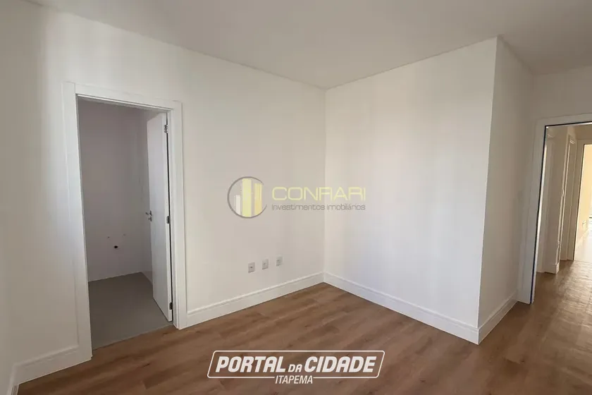 Apartamento &agrave; venda - 103m&sup2; - Meia Praia