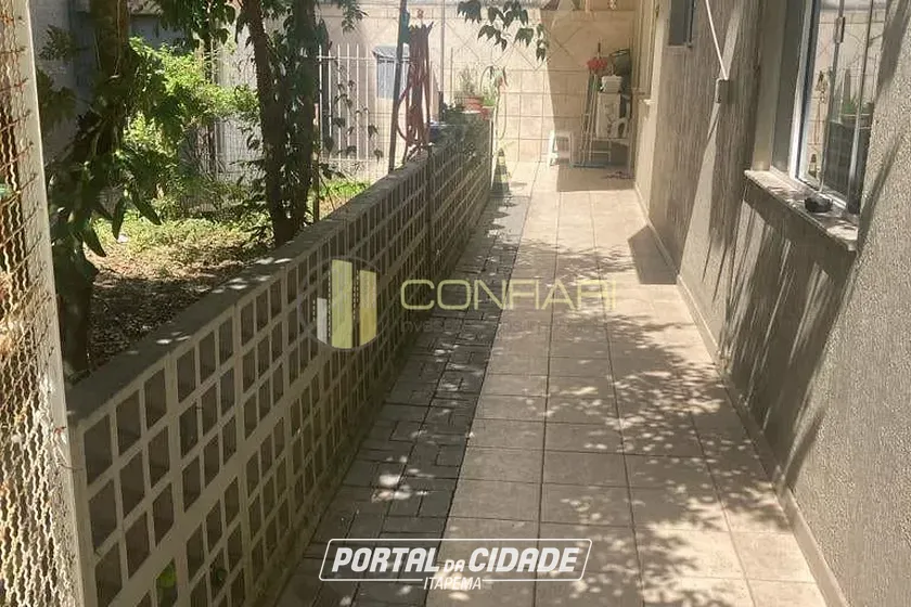 Casa &agrave; venda - 205m&sup2; - Meia Praia