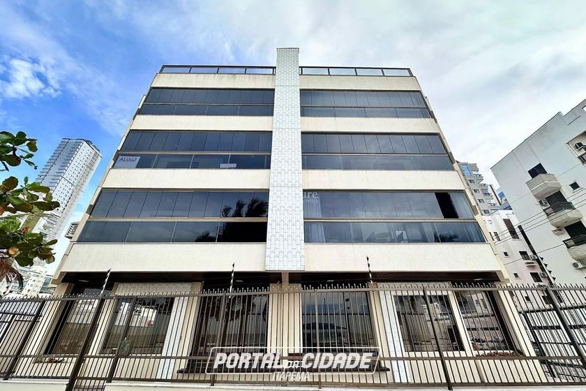 Apartamento &agrave; venda - 85m&sup2; - Meia Praia