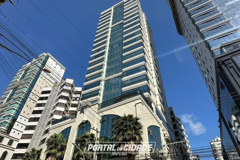 Apartamento &agrave; venda - 187m&sup2; - Meia Praia