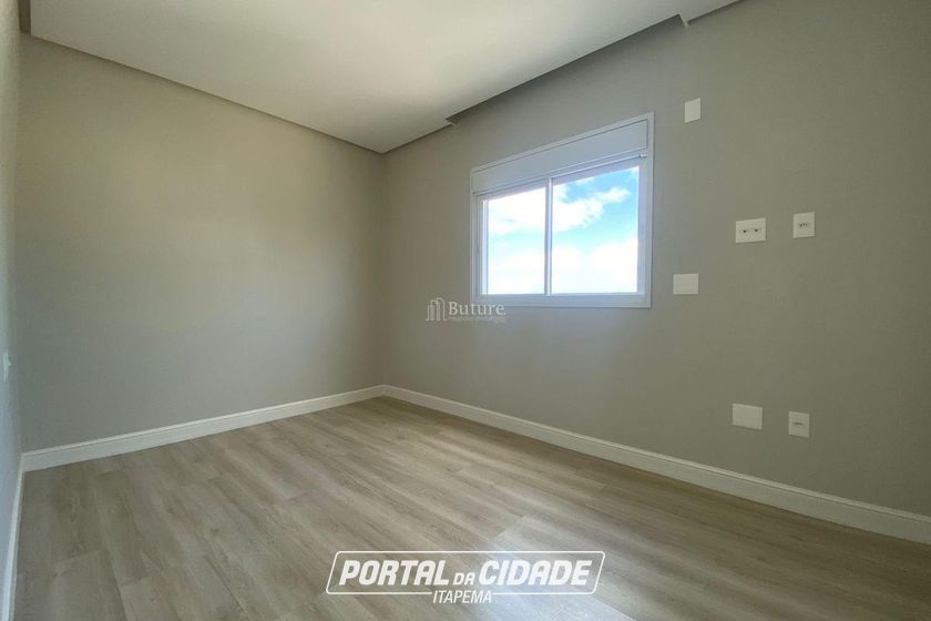 Apartamento &agrave; venda - 129m&sup2; - Meia Praia