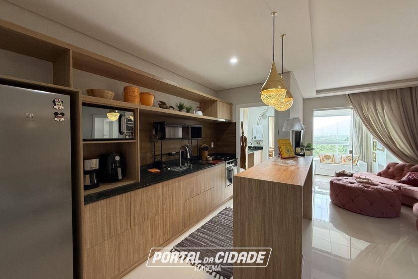 Apartamento &agrave; venda - 98000m&sup2; - Meia Praia