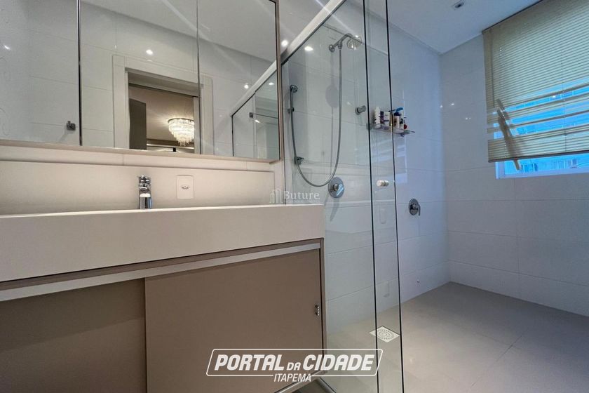 Apartamento &agrave; venda - 185m&sup2; - Meia Praia