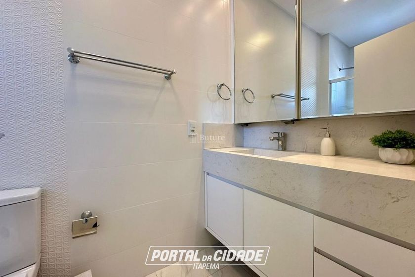 Apartamento &agrave; venda - 137m&sup2; - Meia Praia