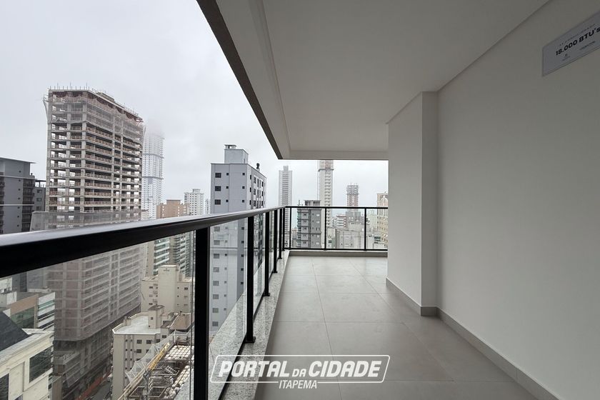 Apartamento &agrave; venda - 136m&sup2; - Meia Praia